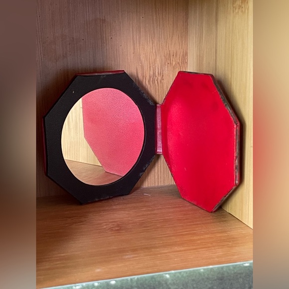 Vintage 1970’s leather painted pocket mirror - Picture 3 of 4